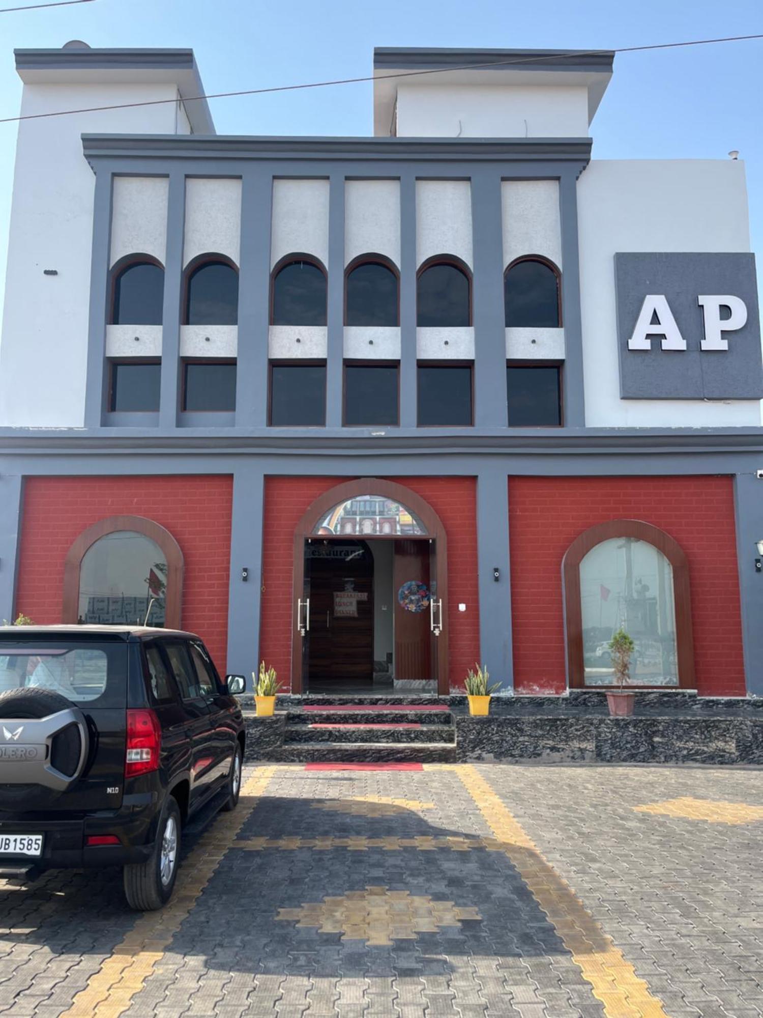 Hotel Ap Suratgarh Kültér fotó